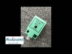 Capteur de détection directe par ultrasons de Pepperl+Fuchs UB100-F77-E2-V31