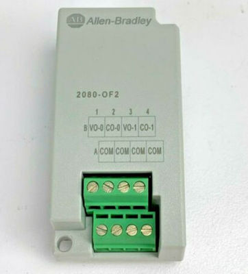 2080-OF2 Allen Bradley Micro800 Module de sortie analogique à 2 points branché