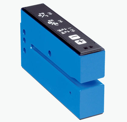 SICK UFN3-70B413 Sensors de fourche UF Profondeur de fourche de 69 mm Temps d'initialisation de 100 ms