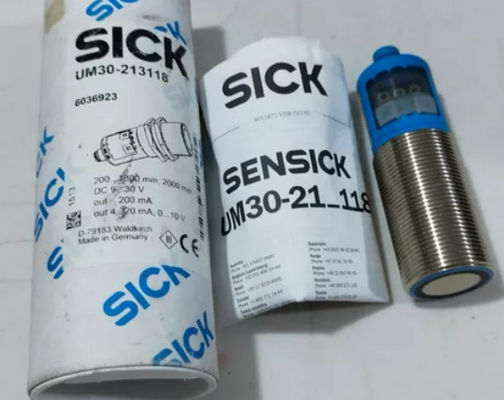 SICK UM30-213118 Capteurs de distance par ultrasons UM30 Taille de fil M30 X 1.5
