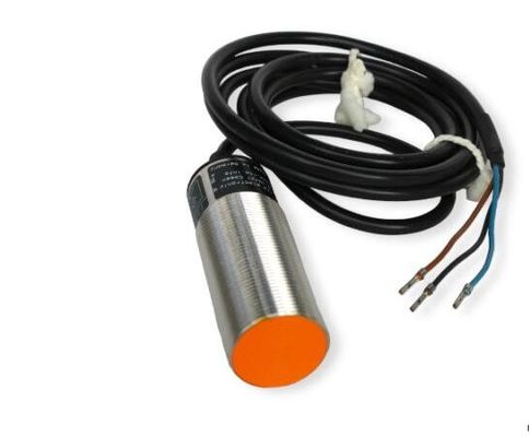 Sensor inducteur IFM II5256 IIA3010-BPKG pour le positionnement précis des machines sur les équipements