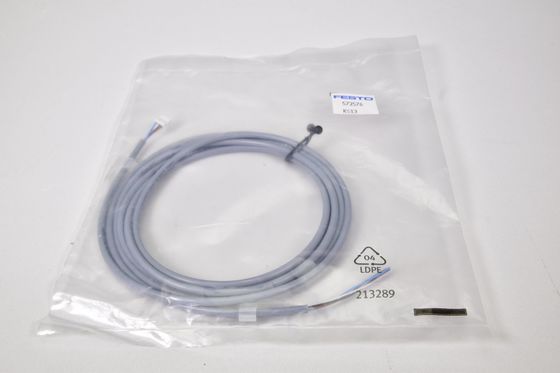 Le câble de connexion Festo NEBS-L1G4-K-2.5-LE4 avec porte-étiquette