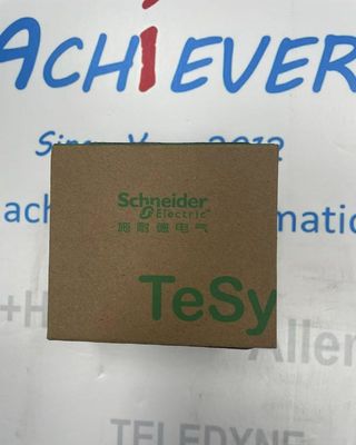 Relais de surcharge thermique durable Schneider Electric LRD21 avec un espacement de trou de montage de 7,87 " et une interface NAMUR