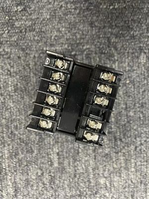 Omron E5CC-QX2A M-800 régulateur de température PID monté sur panneau avec 16 sorties numériques 0,4 kg