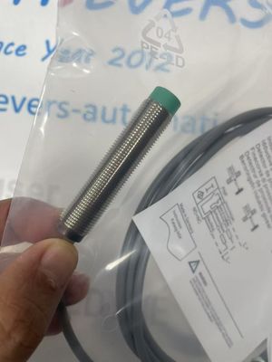 Interrupteur de proximité inductif Siemens 3RG4022-0CD00 avec linéarité ±0,2 % de la plage et protection IP66/67