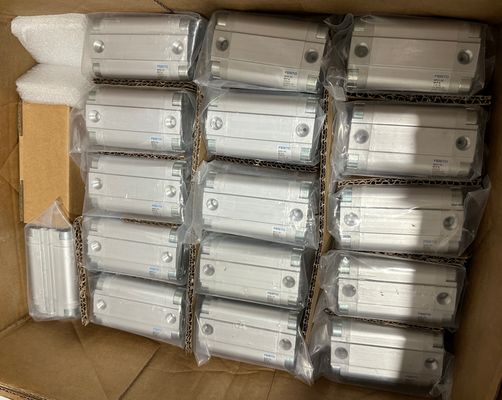 Vérin compact Festo ADVU-32-30-P-A