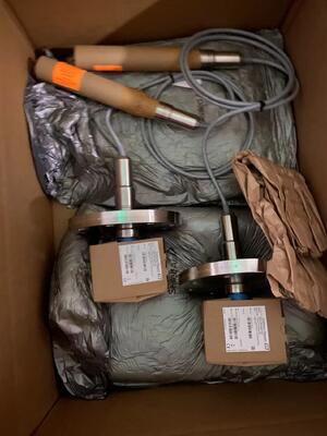 Émetteur de niveau magnétostrictif de haute précision Endress Hauser FTM52-AAH2B4A32AA