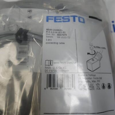 Le câble de raccordement de la soupape solénoïde Festo NEBV-Z4WA2L-R-E-2