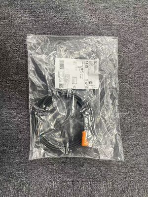 Résistant aux huiles et aux liquides de refroidissement